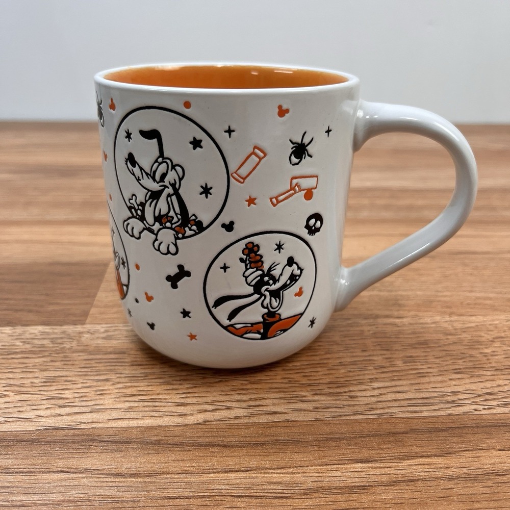 Disney Zrike Halloween‎ Mug Mickey Minnie Goofy Pluto Donald Daisy